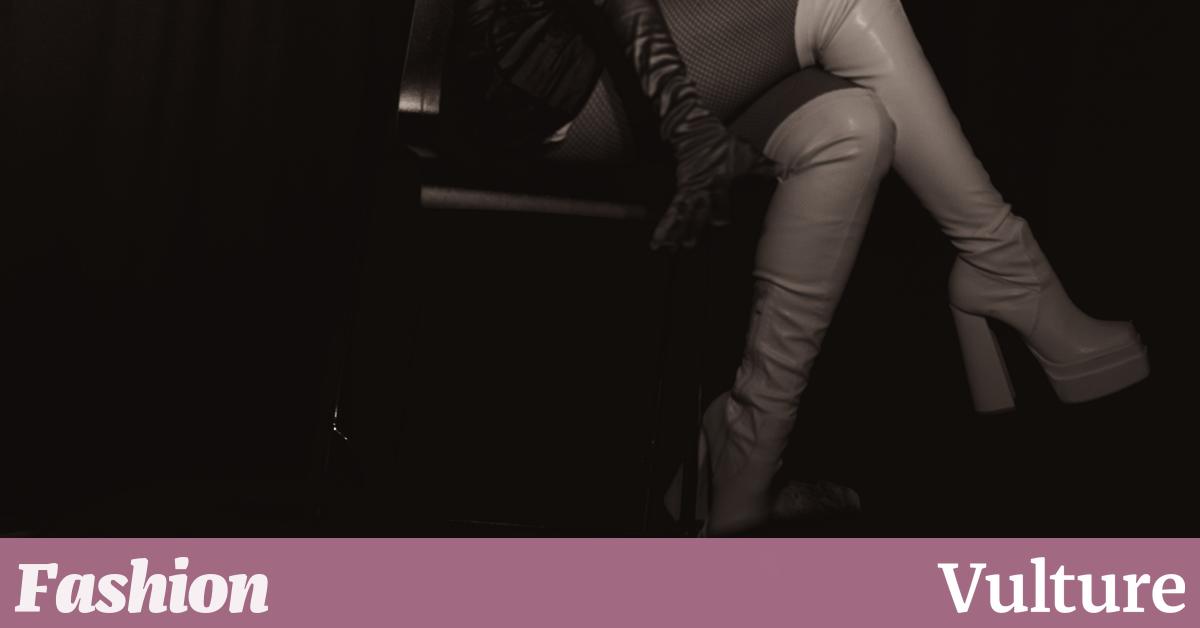 红色唇膏和高跟鞋：男人有自己的力量公式吗？