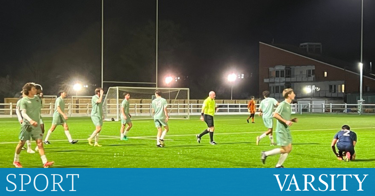 蓝军在积分榜榜首的比赛中对阵 UEA 拿下三分