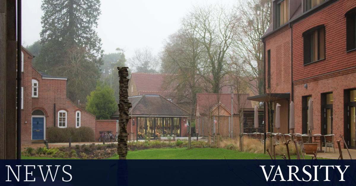 露西·卡夫 (Lucy Cav) 学生因热水问题罢租