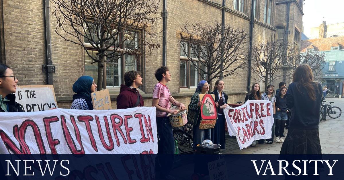 气候活动人士抗议“道德职业政策”